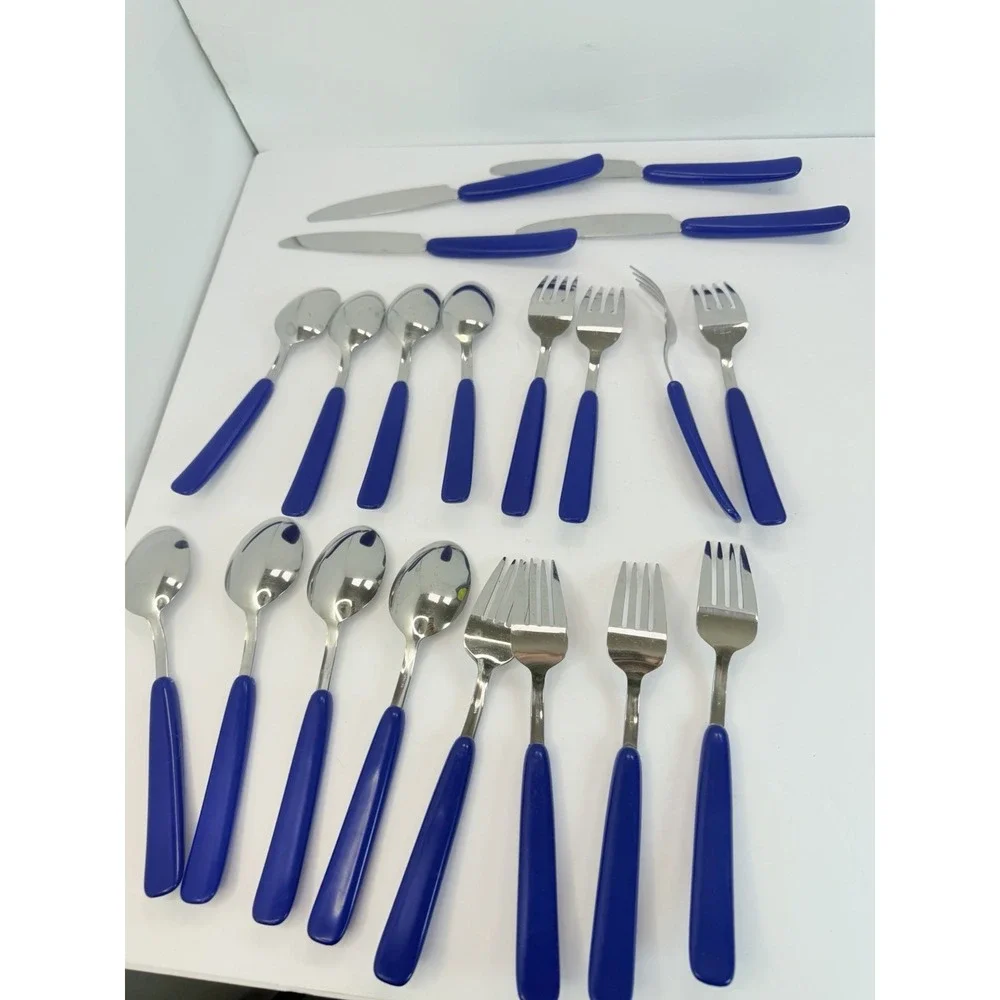 Oneida Vintage Flatware Set Blue Plastic Handles 20 Pieces 4 Place Settings
